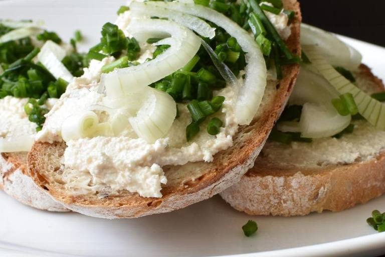 crema-queso Pan con queso de crema.