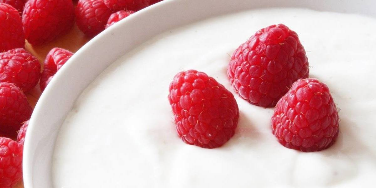 yogur-frambuesas Yogur con frambuesas.