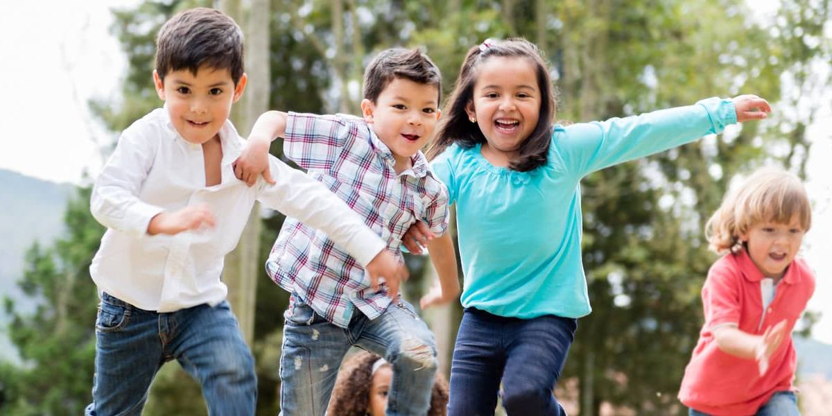 Niños jugando.
