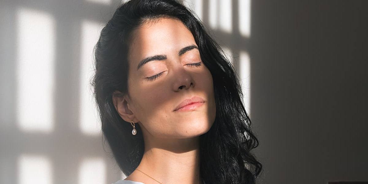 joven-tomando-el-sol Joven tomando el sol.