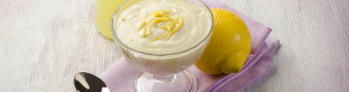 Mousse de limón con yogur griego.