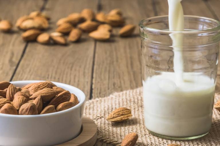 Bebida vegetal de almendras..