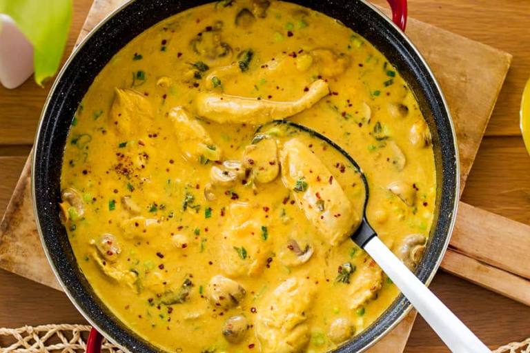 pollo-al-curry-con-nata Pollo al curry con nata.