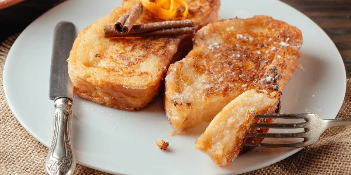 torrijas-con-leche Torrijas con leche.