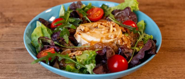 Ensalada con queso de cabra.