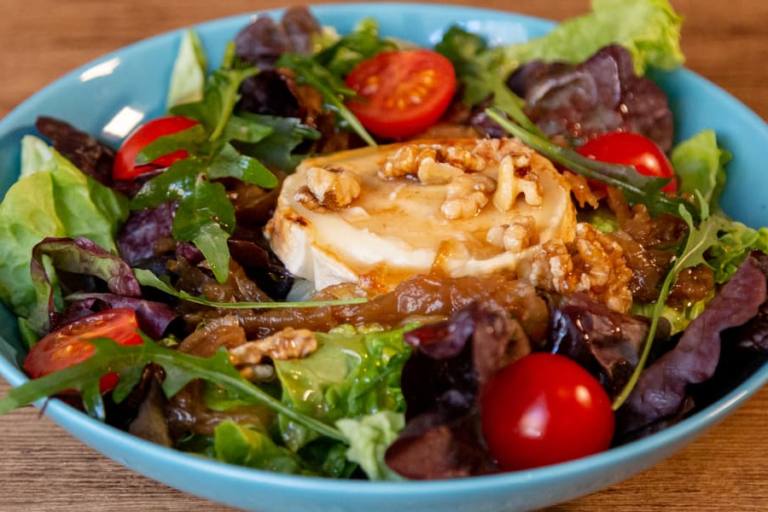 Ensalada con queso de cabra.