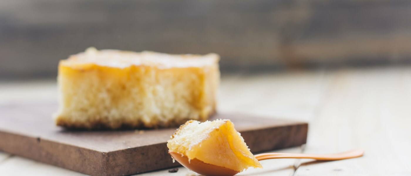 pedazo-de-pastel-fresco-en-cuchara (1)