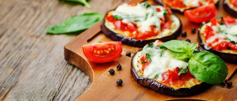 Berenjenas con tomate y mozzarella.
