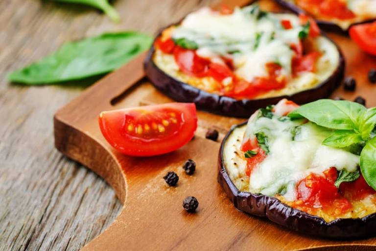 Berenjenas con tomate y mozzarella.