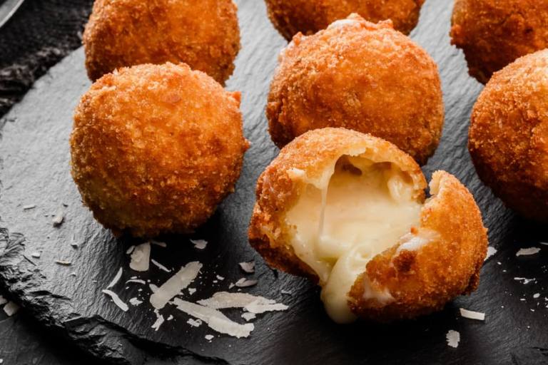 Croquetas de queso de cabra.
