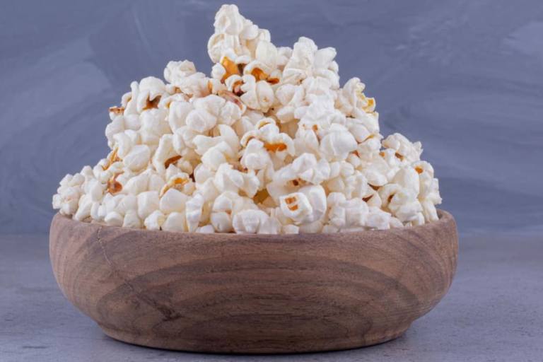 Palomitas con mantequilla.