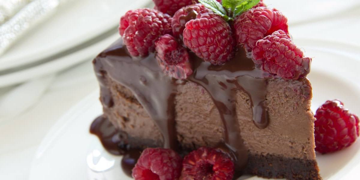 Tarta de queso y chocolate.