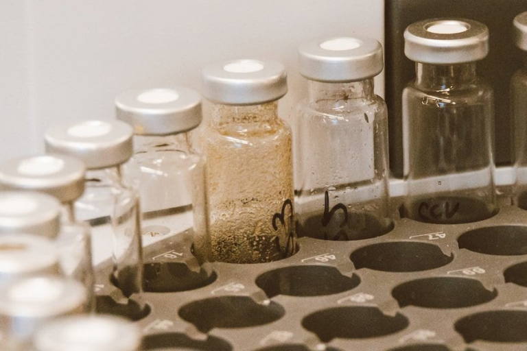 La microbiota debe analizarse en laboratorio para conocer el genoma que la compone.