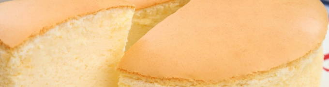 La tarta de queso japonesa se caracteriza por un aspecto de bizcocho esponjoso pero cremosa textura.