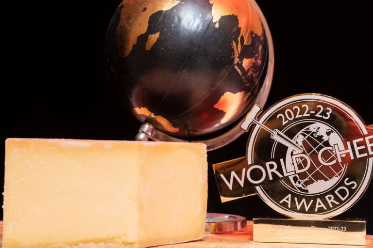 World cheese awards Los World Cheese Awards premian un queso gruyer suizo como mejor del mundo.