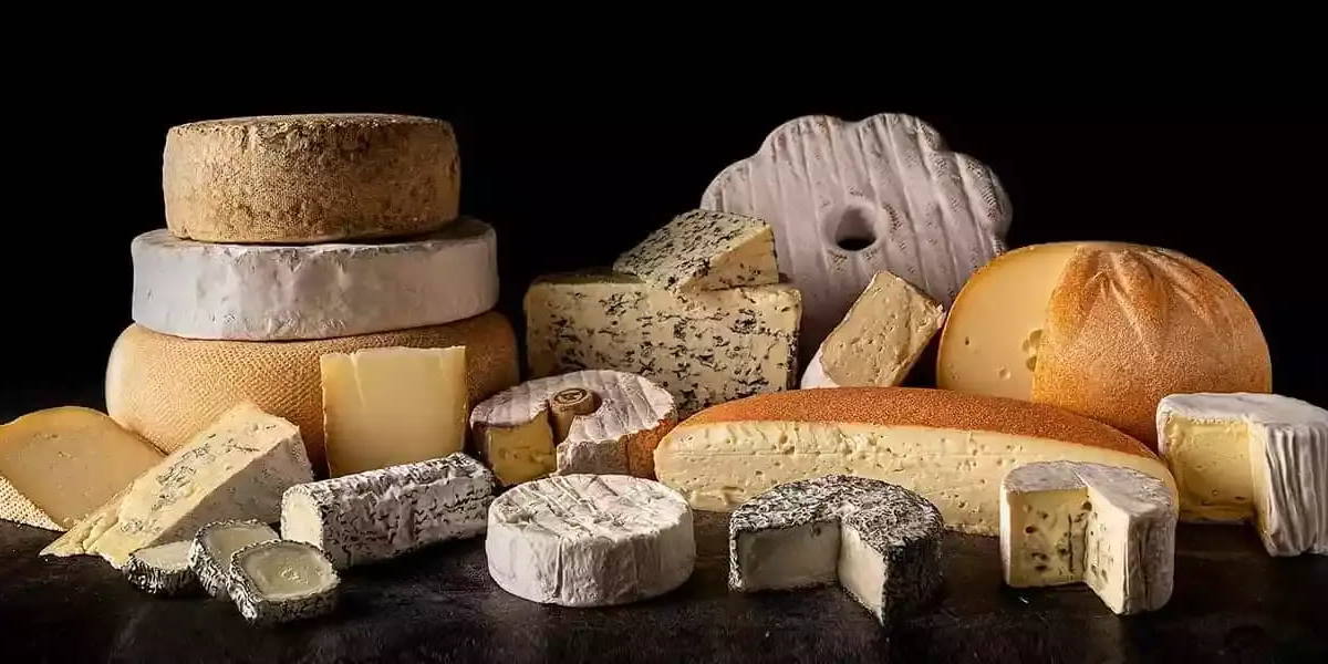 haute fromagerie Haute Fromagerie comercializa 15 de los quesos franceses más premiados de los últimos años y piezas más extravagantes.