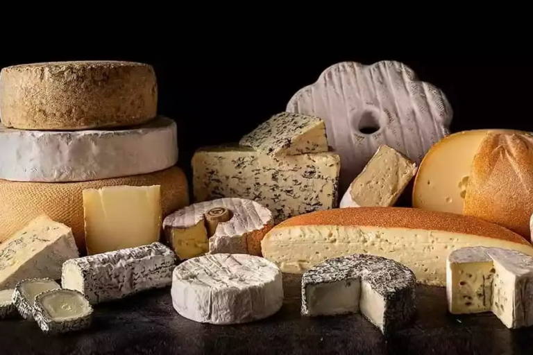haute fromagerie Haute Fromagerie comercializa 15 de los quesos franceses más premiados de los últimos años y piezas más extravagantes.