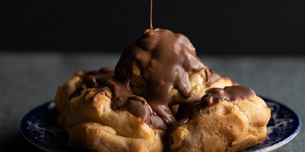Los profiteroles son un dulce de origen francés, aunque sus versiones son múltiples en función del país.