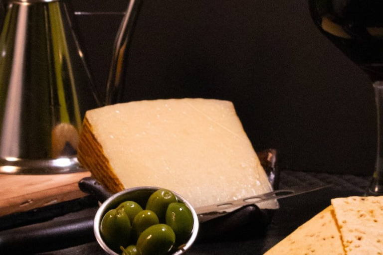 Queso manchego record El queso manchego dedica dos tercios de su producción a exportación.