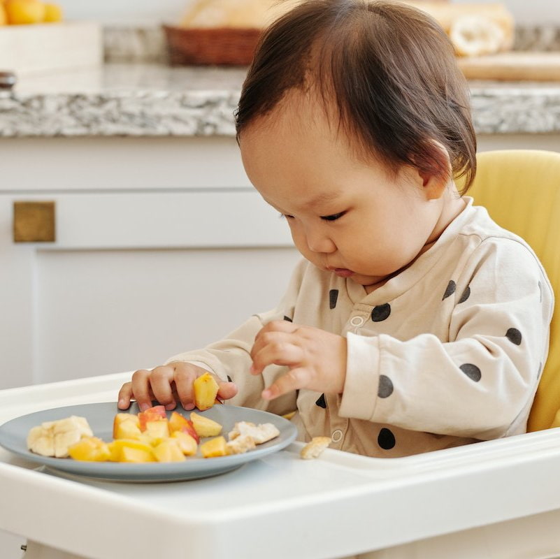 El Baby Led Weaning dota al bebé de autonomía y le permite experimentar con la comida y sus texturas, sin condicionantes ni métodos forzosos.