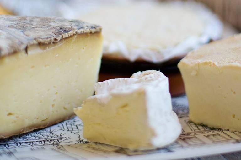 queso vegano El queso vegano no tiene por qué ser sano, depende de la materia prima con la que se elabore.