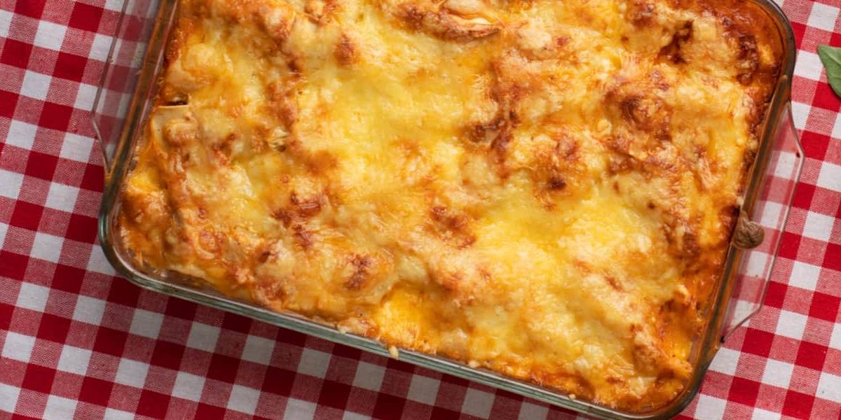 La lasaña de calabacín utiliza la verdura como sustituto a las placas de pasta.