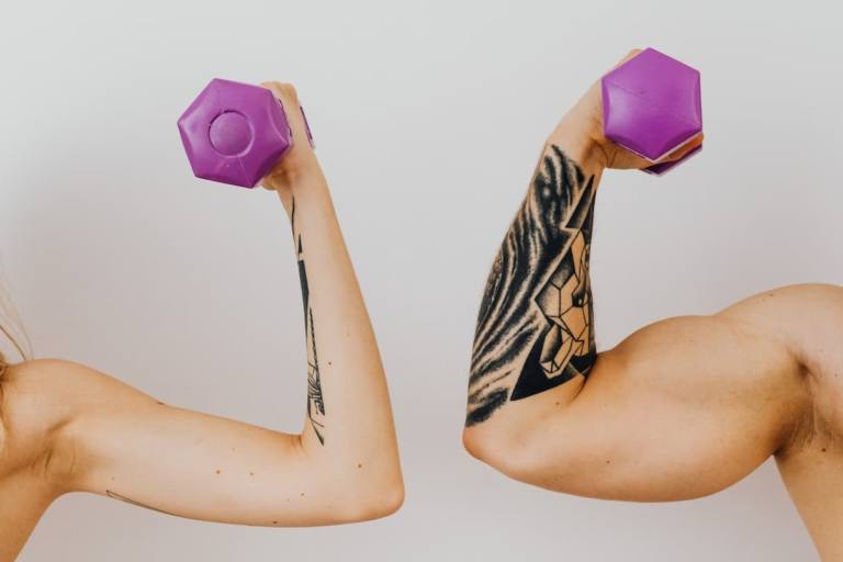 masa muscular La proteína es un nutriente clave para ganar masa muscular, tanto como el ejercicio o el descanso.