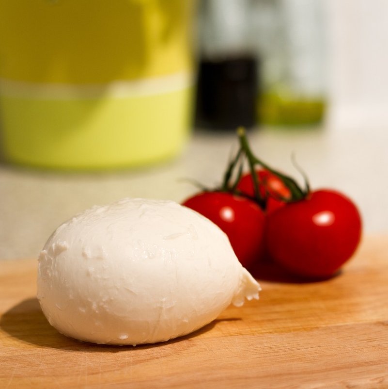 La mozzarella aporta buena cantidad proteína con menos calorías que el resto de productos de su tipo.