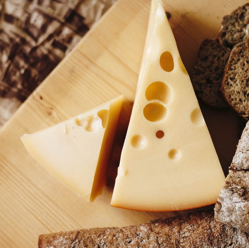 Los quesos curados y con leche pasteurizada son los más recomendables para ingerir durante el embarazo.