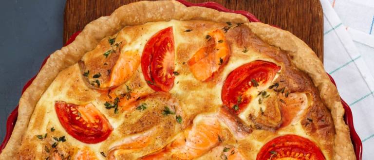 quiche lorraine La quiche lorraine es una tarta salada que acepta muchos ingredientes, pero siempre lleva panceta.