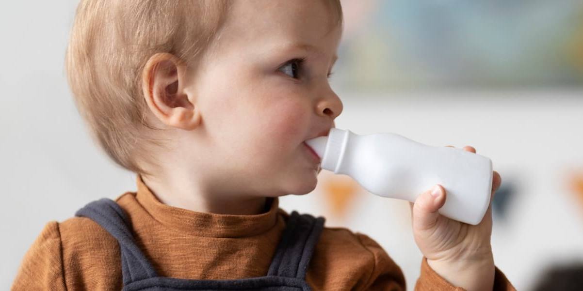 leche de formula La leche de fórmula está promocionada por la mercadotecnia y campañas de desinformación, según el estudio.