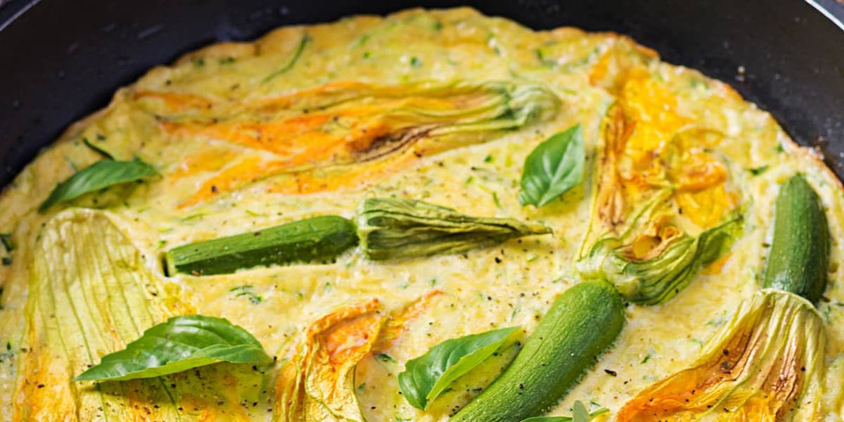 La tortilla de calabacín y queso brie es una receta ligera, fresca y con un sabor más suave