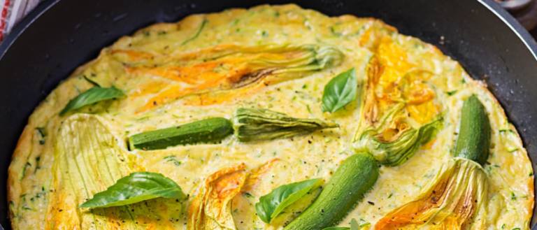 tortilla de calabacin La tortilla de calabacín y queso brie es una receta ligera, fresca y con un sabor más suave