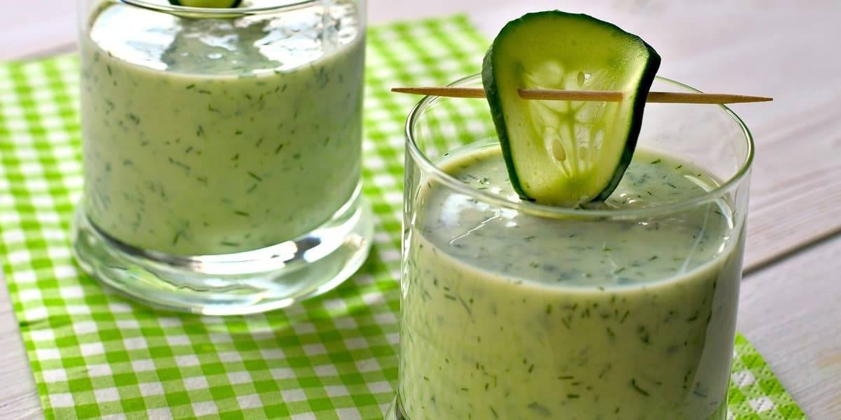 Crema de pepino y yogur La crema de pepino y yogur se sirve fría e incluso con cubitos de hielo.