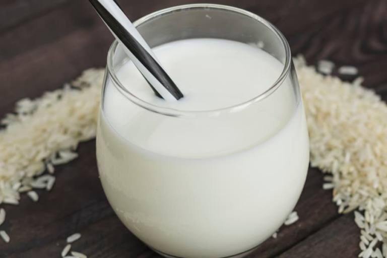 leche de arroz La leche de arroz posee mejor cualidades si se realiza con arroz integral.