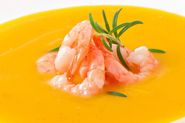 crema de marisco La crema de marisco es una elaboración que alcanza su sabor óptimo entre septiembre y abril, por su materia prima.