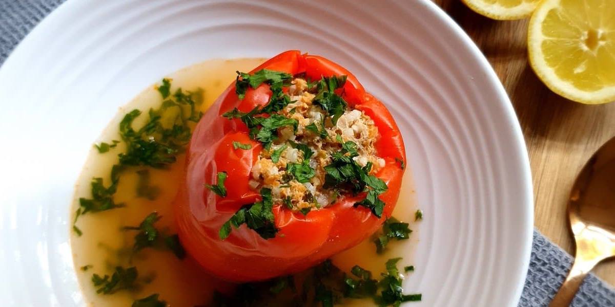 Los pimientos del piquillo rellenos deben hornearse para conseguir una textura cremosa.