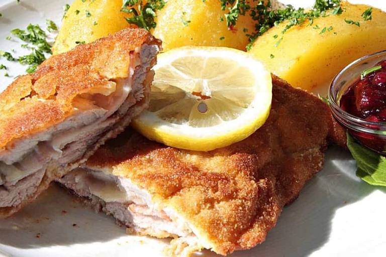 cachopo El cachopo debe cuidar su tiempo de rebozado para no quedar demasiado crujiente.