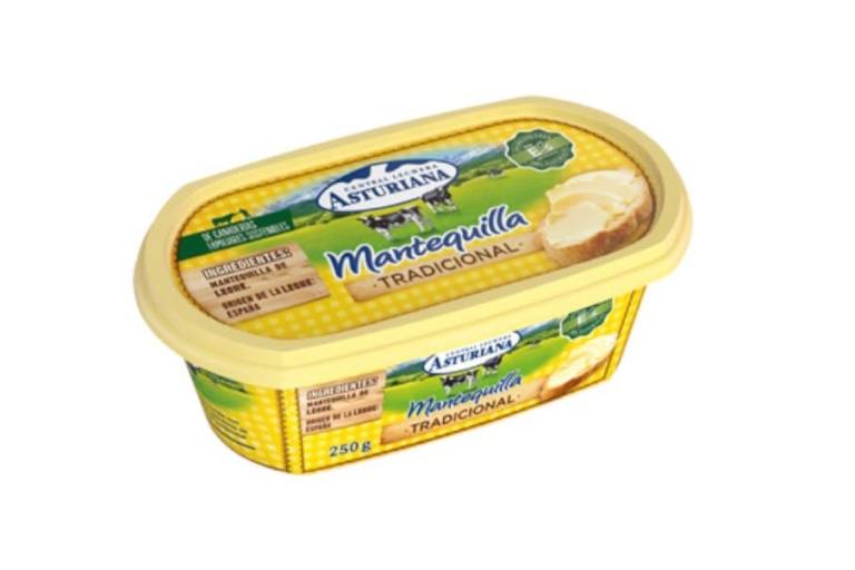 La mantequilla Central Lechera Asturiana se comercializa en formatos muy diferentes, como pastilla o rulo.