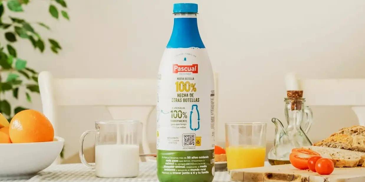 pascual plastico La nueva botella de Pascual permite el reciclaje completo porque se elabora sin tintes.