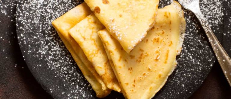 Las filloas gallegas contienen el equilibrio perfecto entre dulce y salado gracias a sus ingredientes.