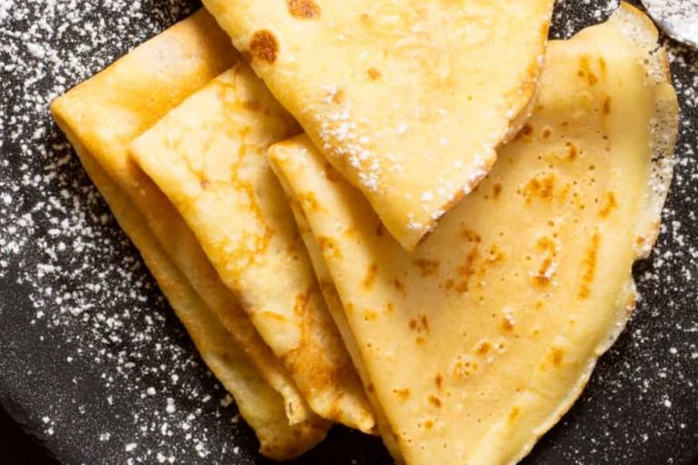 Las filloas gallegas contienen el equilibrio perfecto entre dulce y salado gracias a sus ingredientes.