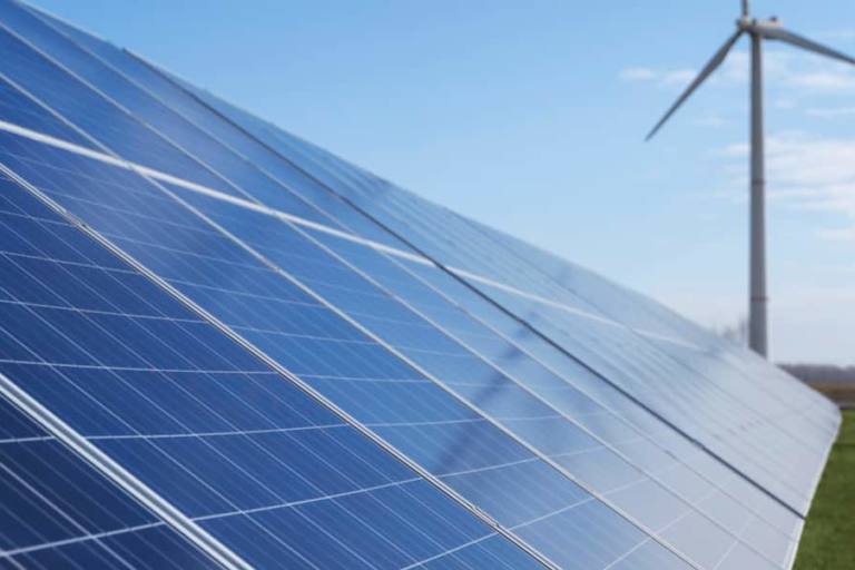 Hasta 60 ganaderías proveedoras de Central Lechera Asturiana instalarán placas solares en 2023.