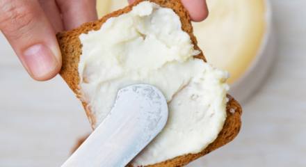 El queso crema no debe superar nunca el 33% de materia grasa en su composición.