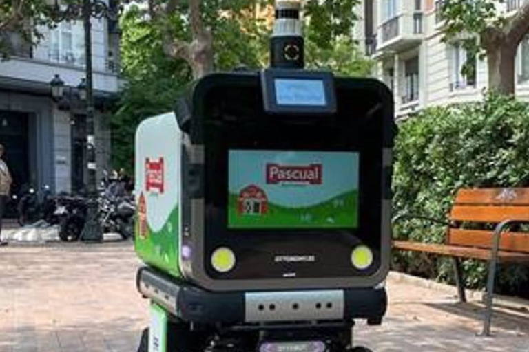 Uno de los robots de Pascual que reparte en Zaragoza.