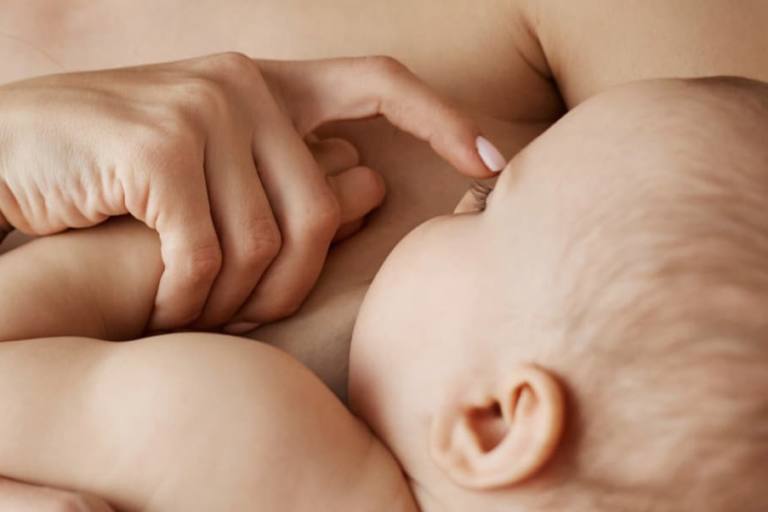 La leche materna de madre vegana no presenta menos nutrientes como vitamina B2.