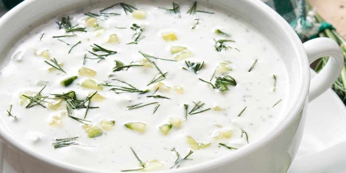 La crema de coliflor es un entrante ligero que puede consumirse frío o caliente.