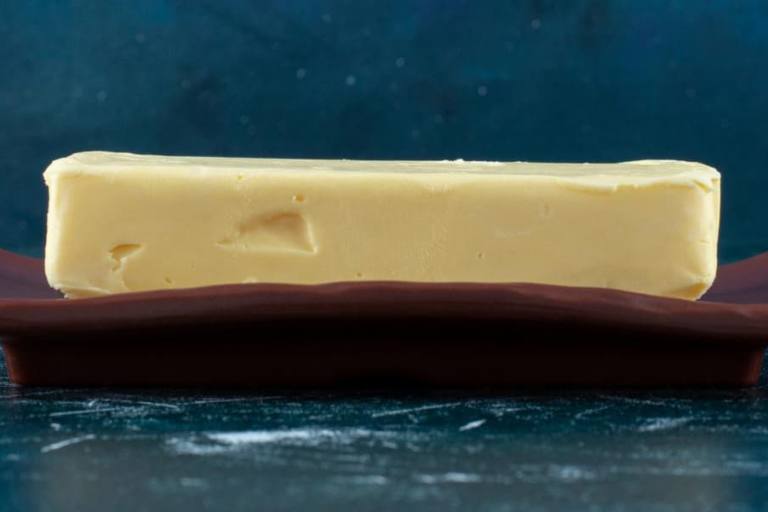La mantequilla casera solo necesita dos ingredientes para elaborarse.