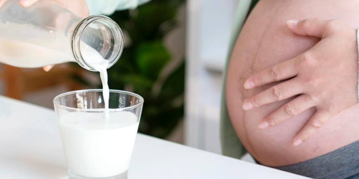 lacteos en lactancia La lactancia es compatible con el consumo de lácteos y parte fundamental de la alimentación.