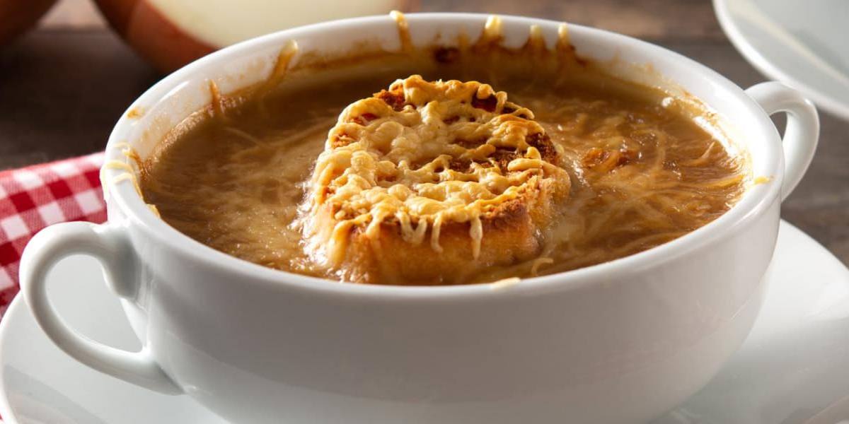 Sopa De Cebolla Gratinada Con Mantequilla, Sabor A Cuchara